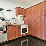 Qv Princes Wharf Waterfront Apt With Balcony - 1030