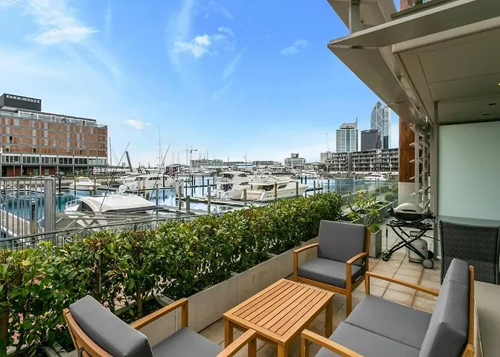 Elegant & Sunny Living With Stunning Marina Views