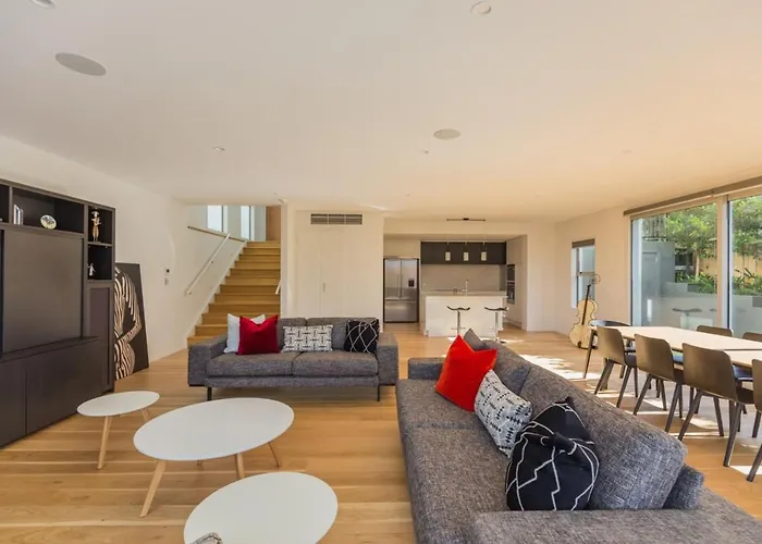 Spacious High Spec Executive Home Garage!
