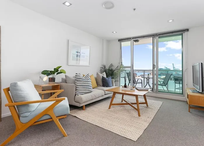 Inner City Apartment With Harbour Views