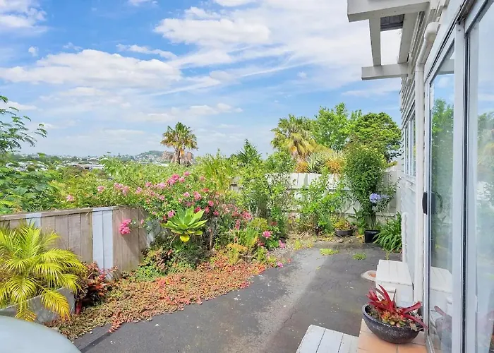 Kingsland Contemporary 2 Bedroom Apartment