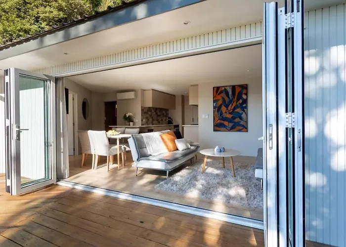 Tree-Top Luxury In The Waitakere Ranges