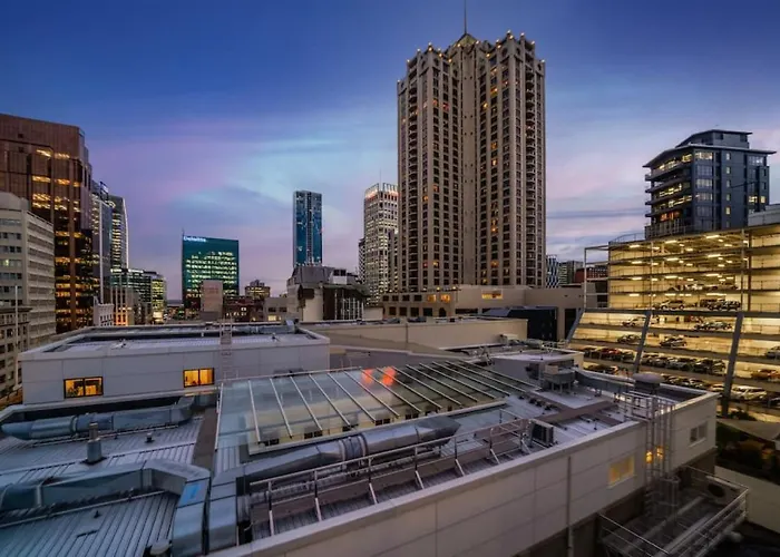 Chic And Spacious Cbd Loft - 2 Beds City Views