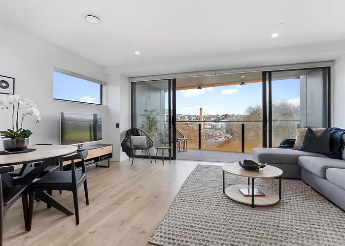 Luxury Comfort With Lush Park Views & Free Carpark