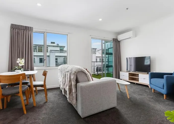 Newly Decorated, Spacious Apartment 4520