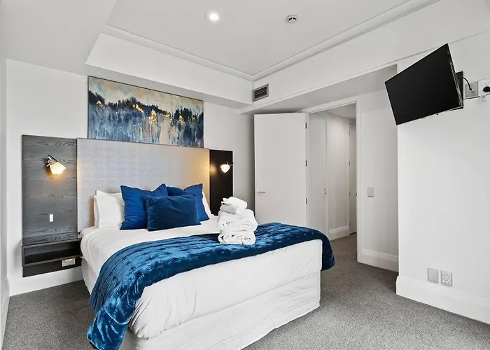 Spacious Apartment On Akl Viaduct With Balcony
