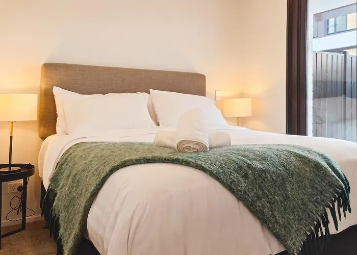 Luxurious 2 Bedroom Apartment Free Secure Parking