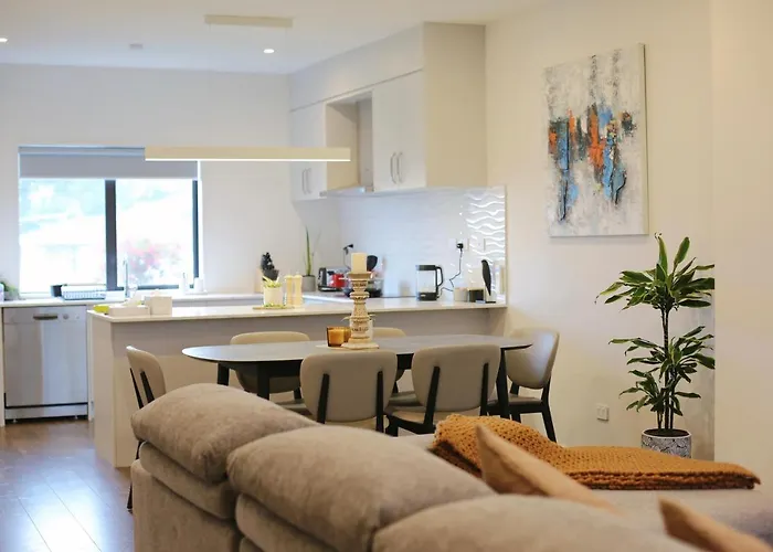 Cheerful 3-Bedroom Townhouse Close To The City