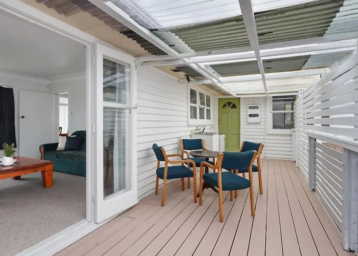 Homey Hideaway 3 Bedroom W Parking , Wi-Fi And Netflix