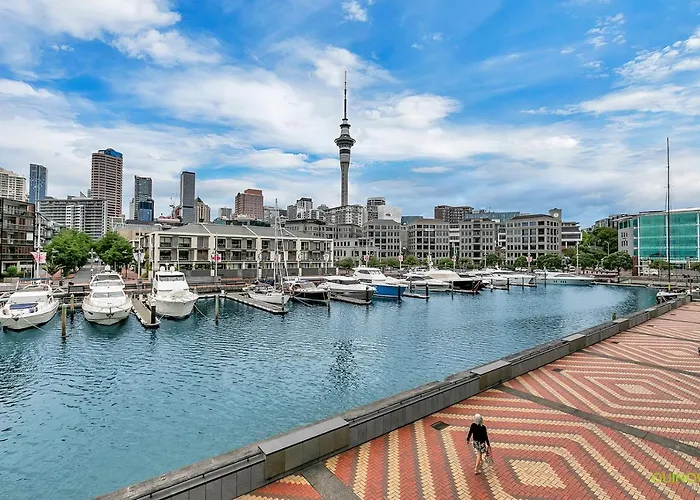 Qv Modern Waterfront 2-Bedroom Apartment - 079