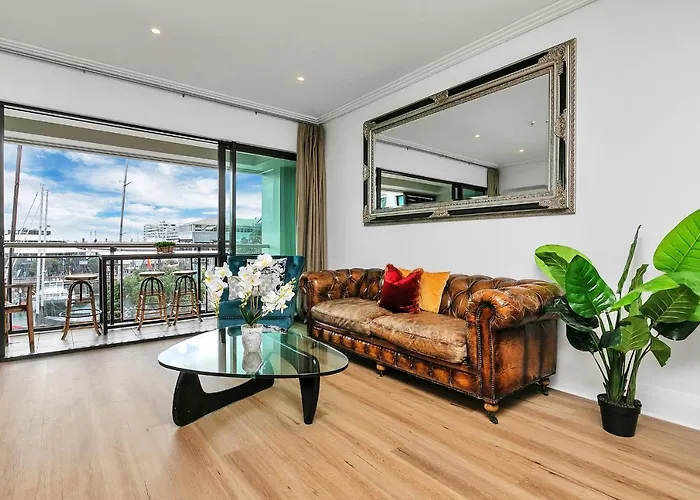 Glamorous Getaway - Heart Of The Viaduct \'Quays\'