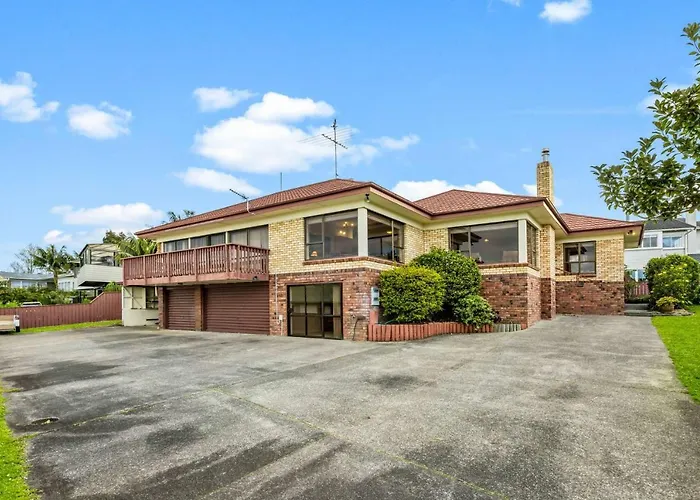 Auckland Howick Sea View House