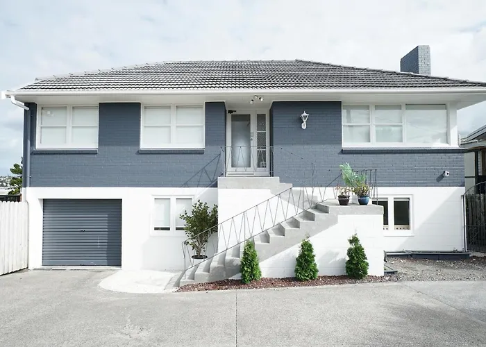 Spacious, Bright & Central Home With All Amenities
