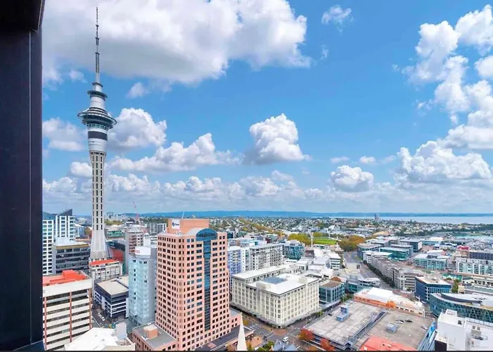 Magnificent Skytower, Sea, Habour View In Cbd