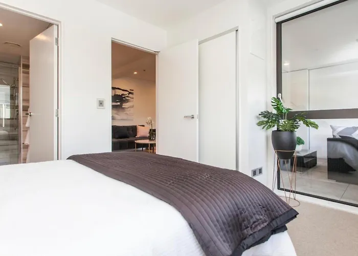 Spacious One Bedroom Apartment In Newmarket