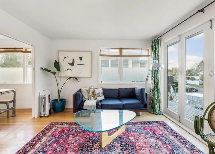 Hollys Abode With Piano And Deck