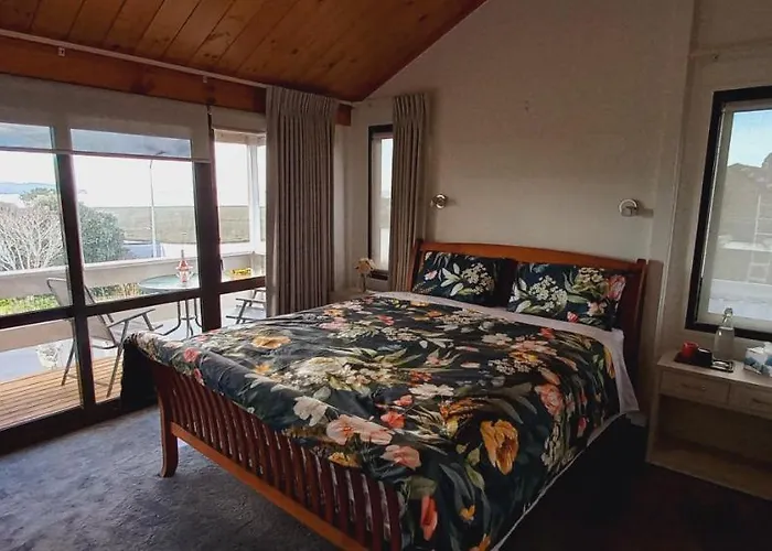 Seaview King Ensuite West Harbour Auckland