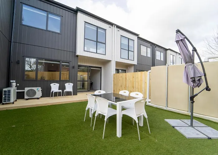 Modern Sunnyhills Town House