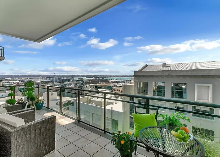Corporate Gem + Rooftop Pool & Spa