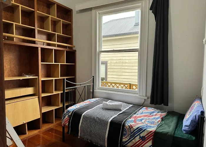 Mt Eden Tidy Bedroom Rm7