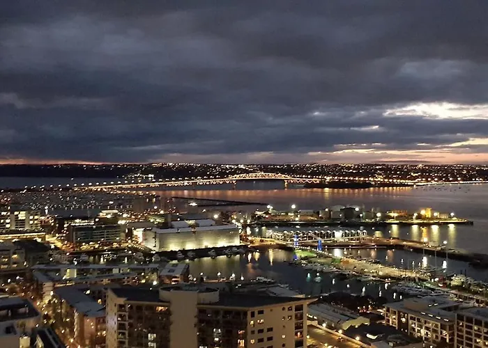 Magnificent Harbour View Skytower View Apartment In Cbd