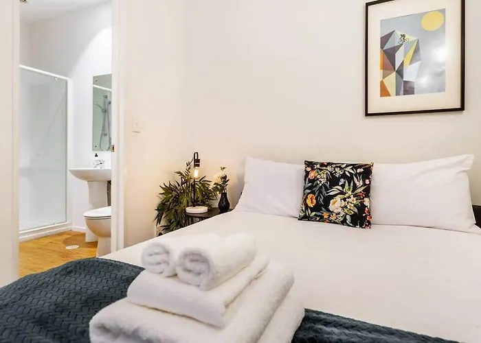 Cosy Queen St 1-Br Apartment