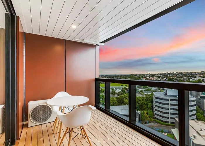 Stunning Ellerslie Apartment + Private Balcony