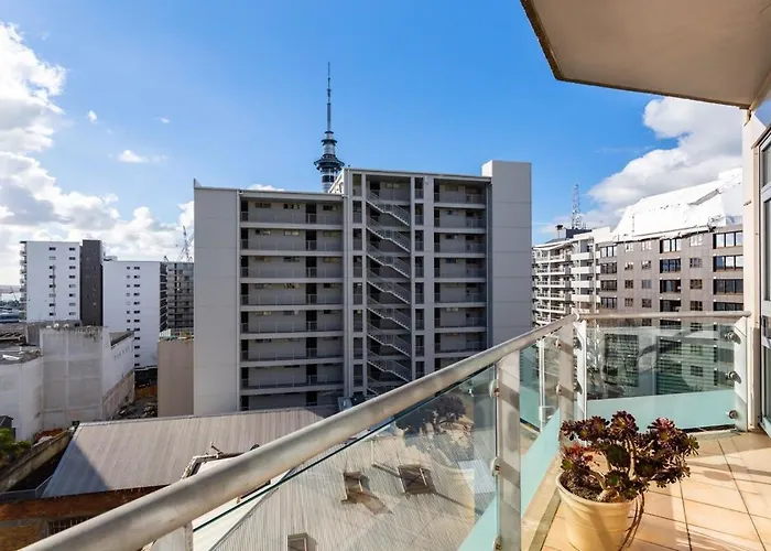 Stunning Three Bedroom Home Near Sky Tower