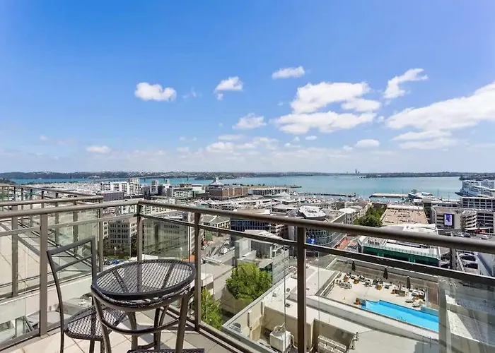 Stunning View Studio With Balcony - Gym, Pool And Free Parking!
