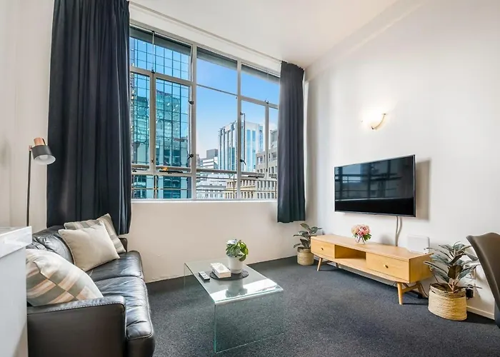 Open-Plan Living In The Heart Of Auckland