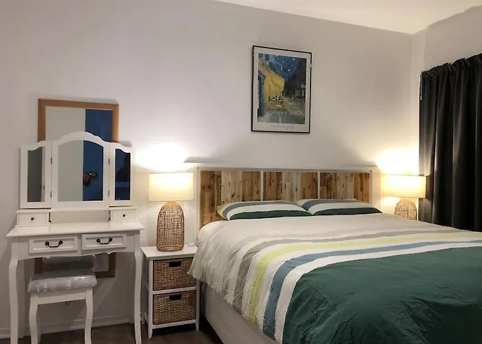 Auckland Cosy Modern Home