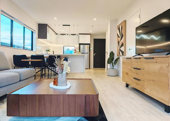 Modern & Cozy 3-Bedroom Home + Great Location