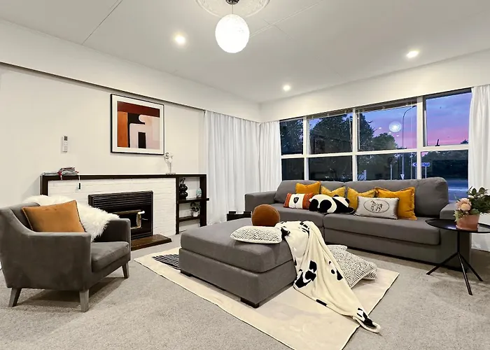 Top Schoolzone, Top Golf, Top Location - By The Bay 5 Bedroom
