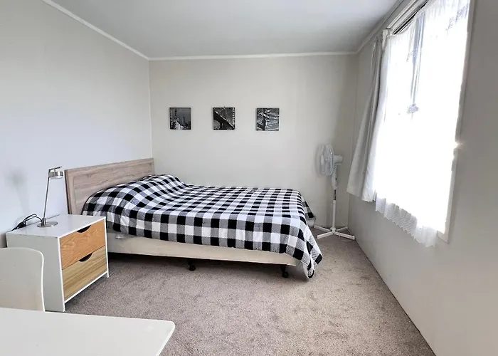 Mt Eden Home At Commercial Food Street