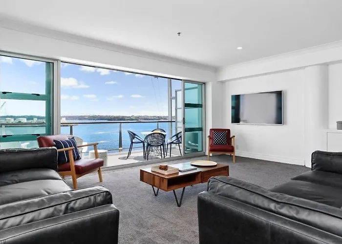 Waterfront Deluxe Apartment - Luxury At It\'S Finest!