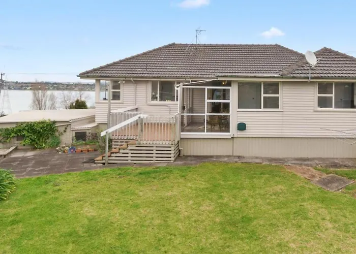 Kiwi Holiday Home With A View