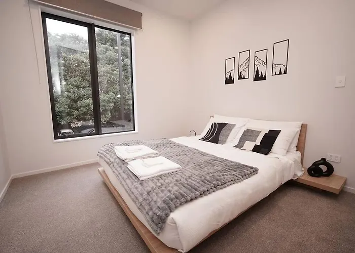 Central Park Stylish Brand New Townhouse, Ellerslie
