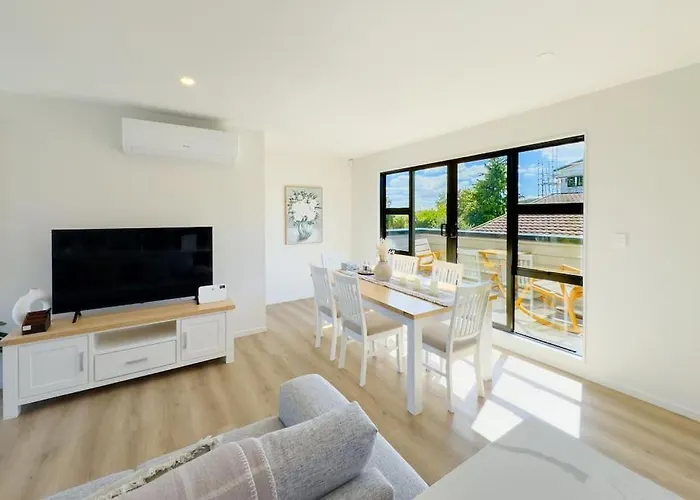 Contemporary Design Four-Bedroom Home