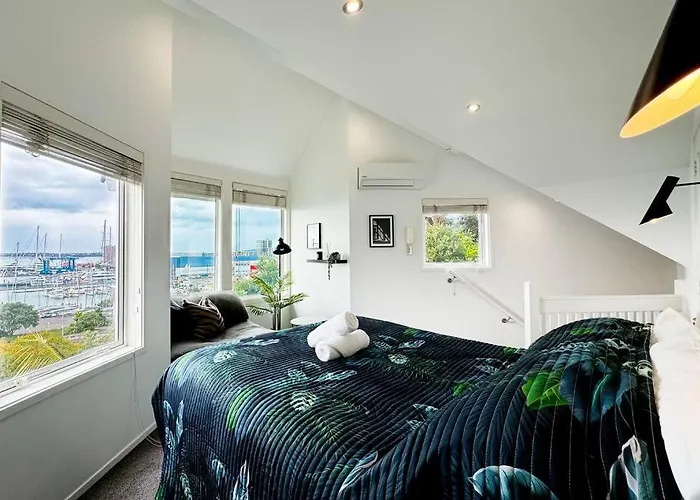 Prime Location With Stunning Harbour Bridge View