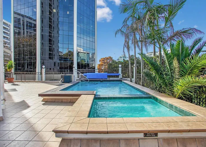 Greys Urban Escape With Spa, Pool - Gym