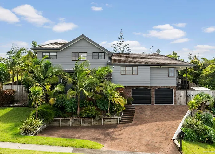 Villa With Pool In Browns Bay