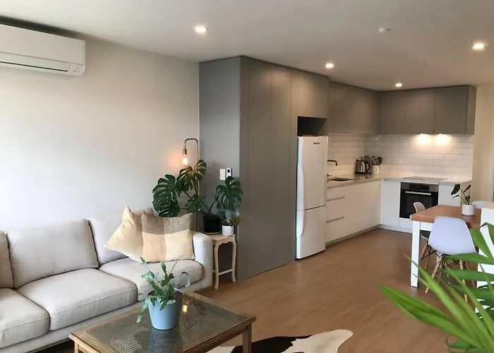 Modern Mangere Town House