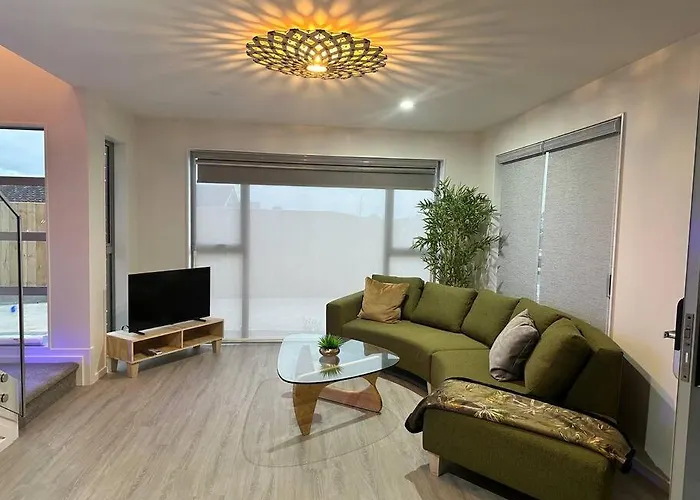 Seaviews Central With Airport Proximity\