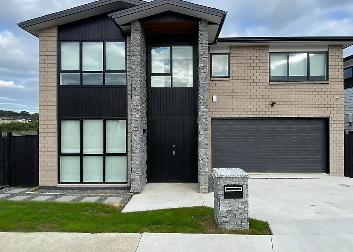 Extra-Large Brand-New House 8 Bedrooms 6 Bathrooms