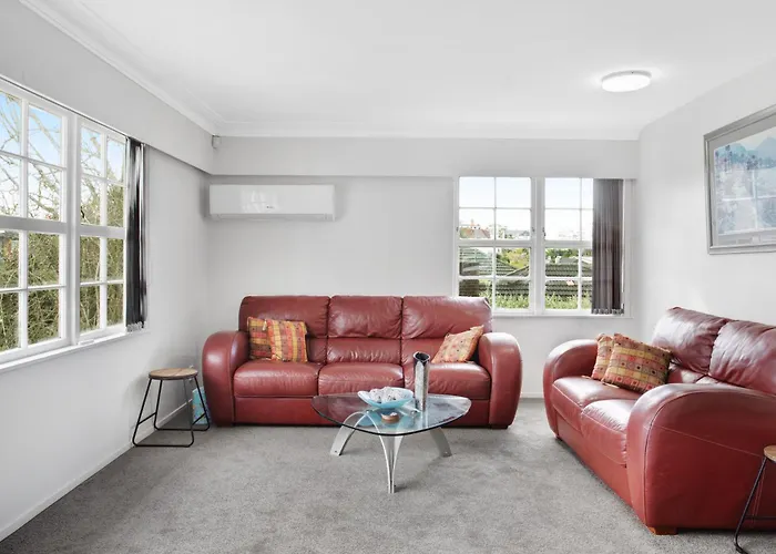 Sunlit Glow Home With Parking And Air-Con