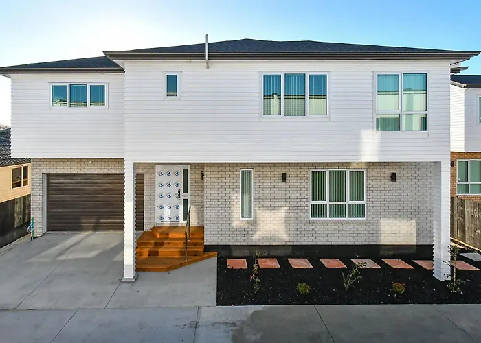 Pristine Home Step To Transit