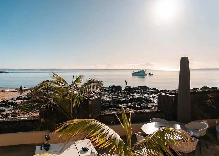 Takapuna Beachfront With Stunning Views