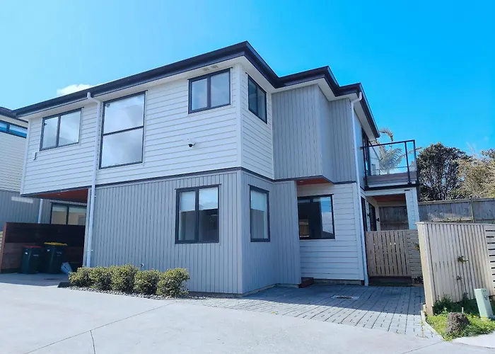 Stylish Family Retreat In Hillcrest 4 Bedroom And Playroom