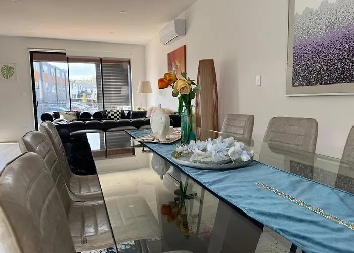 Luxury Villa- Long Bay Manhattan