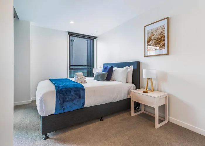Stylish Apt With Balcony And Full Amenities